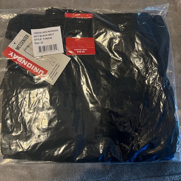 Messenger Cargo Short hits below the knee. UNIONBAY  size 32. Black - Picture 3 of 11